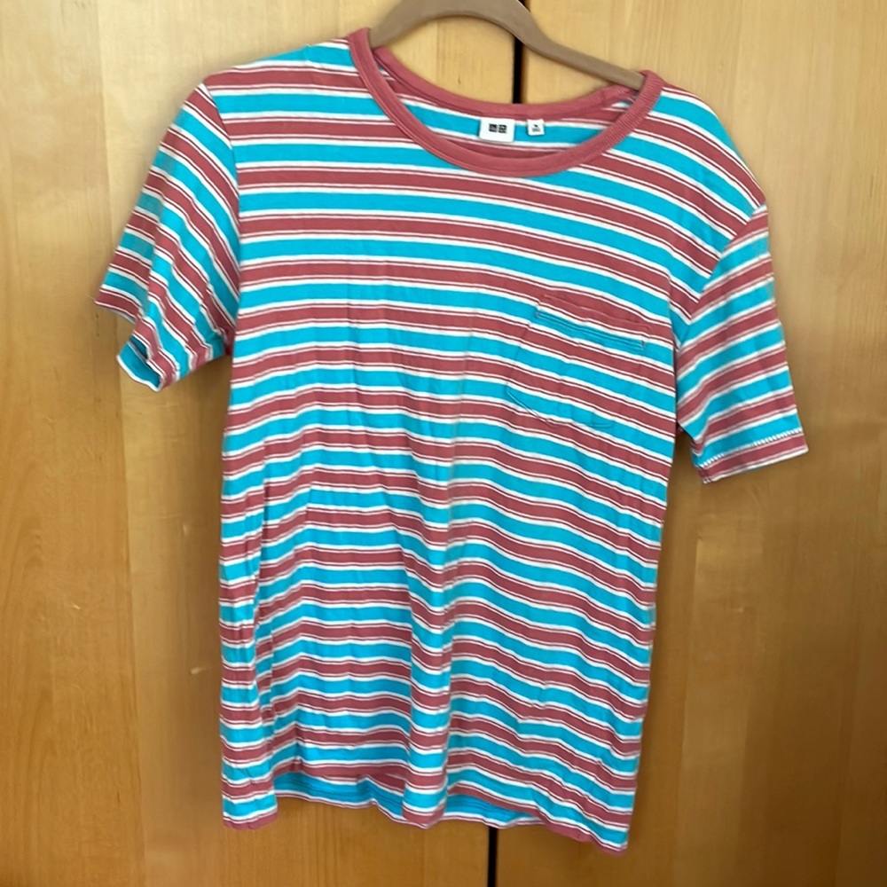 Uniqlo medium men’s pocket t